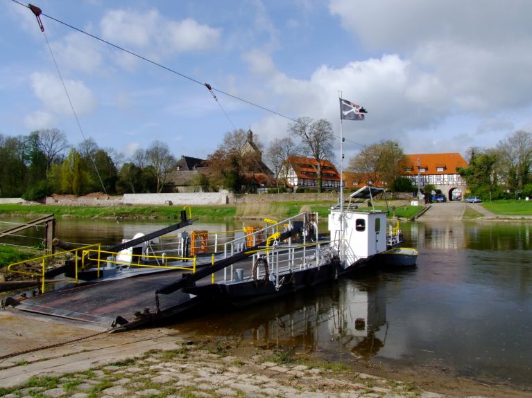 Kanu- und Schlauchbootverleih an der Grohnder Fähre